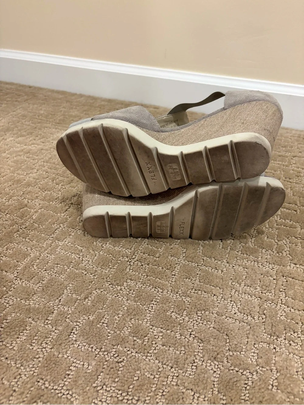 The Flexx Neutral Gray Suede Wedge Sandals Size 8
